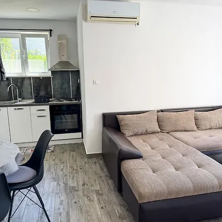 Pralas Apartment *