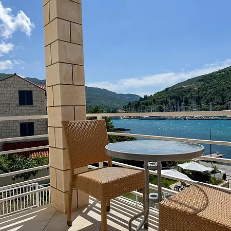 アパート Pralas Mokošica